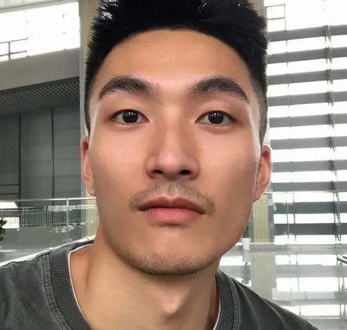 好喜欢你的高鼻梁啊