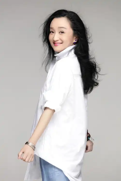 p>杨昆,女,汉族,出生于云南省昆明市,影视演员,毕业于 a target="