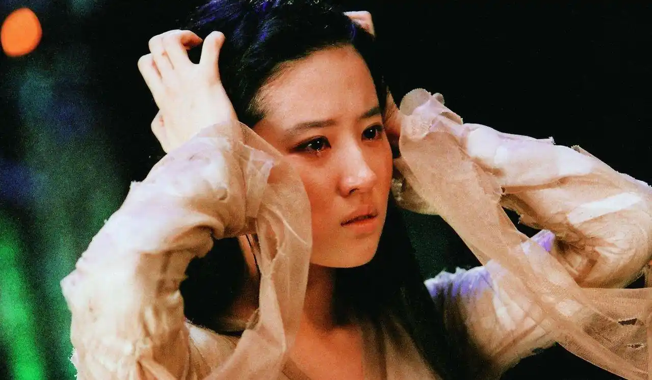都说刘亦菲演戏没表情,电影中的哭戏却是梨花带雨,我见犹怜