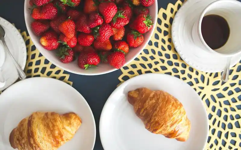 可颂面包美味早餐图片桌面壁纸高清大图预览1920x1200_美食壁纸下载