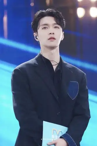 张艺兴美颜暴击 一莲千面 点击获取漂亮小羊