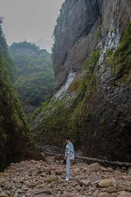 电视版《神雕侠侣》拍摄地,小龙女生活十六年的神秘山谷_崖壁_雁荡山