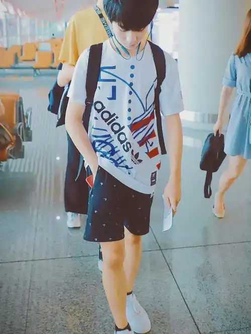 tnt时代少年团  #张真源  #机场穿搭@薯队长