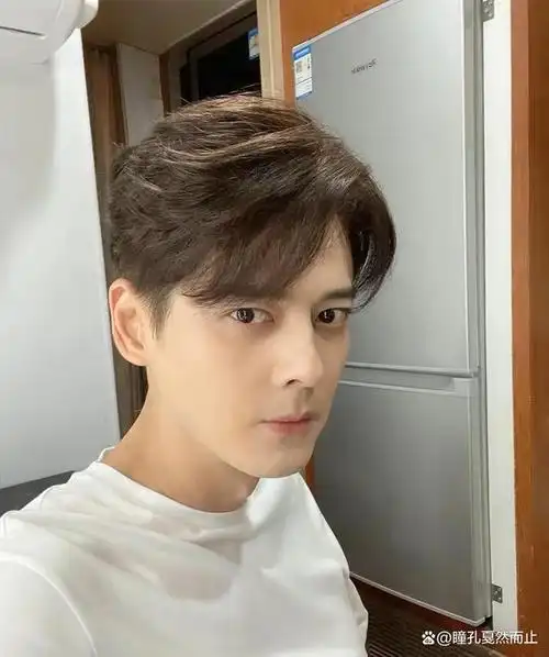 一说到台湾的甜剧,肯定是有郭品超的一席之地,不知道当时是多少个女孩