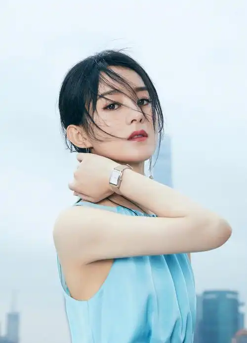 p>赵丽颖,1987年10月16日出生于河北省廊坊市,中国内地影视女演员.