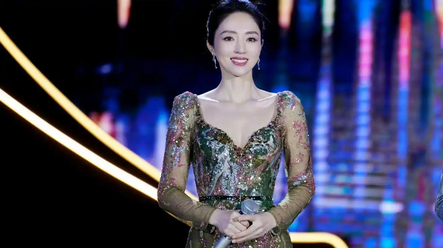 时尚|董璇身穿selenechow 礼服亮相牡丹江文旅活动. 67