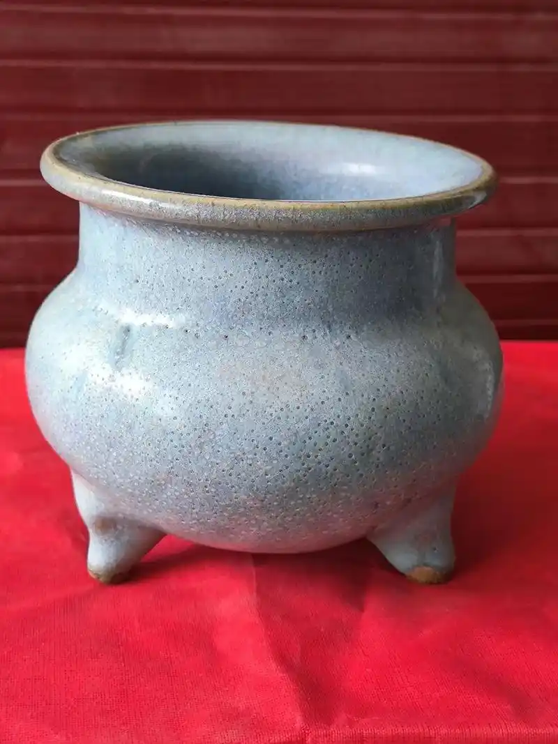 北宋钧窑青釉三足香炉.#上热门 - 抖音