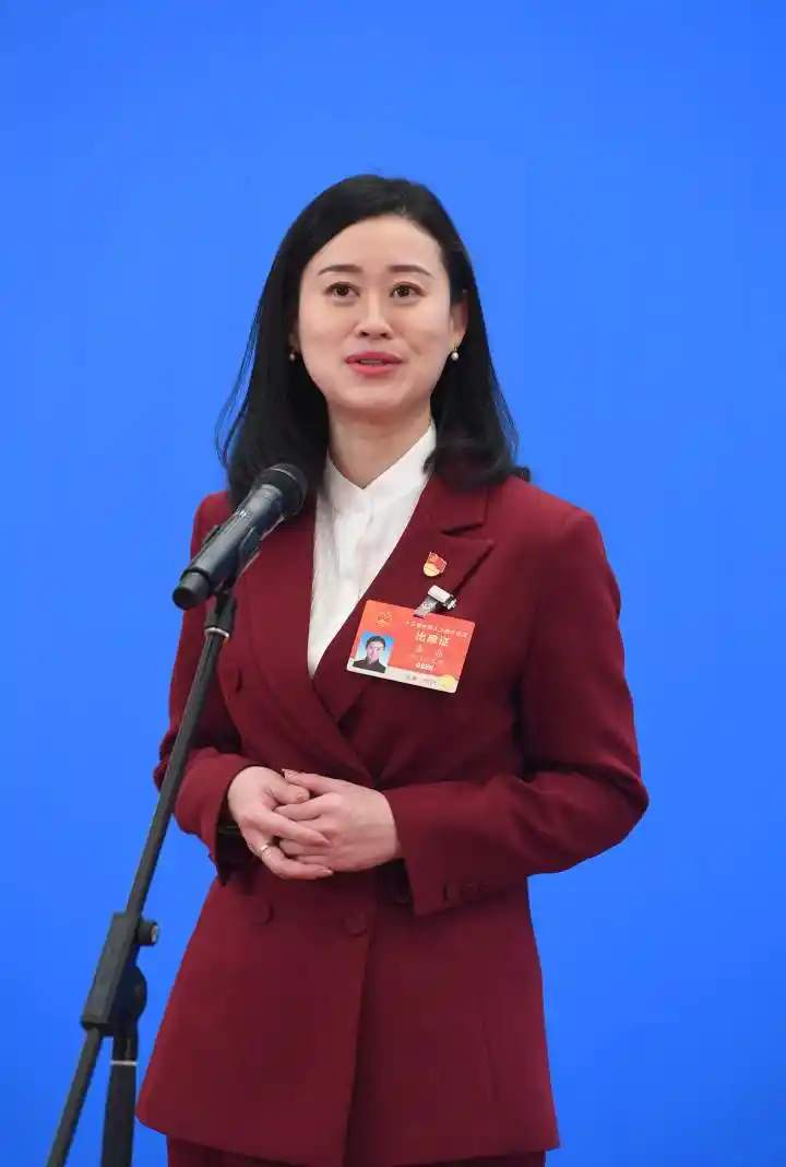 三八妇女节 看看女性代表委员都在关注什么