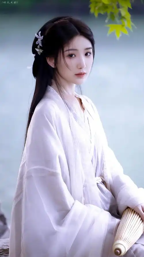 毛晓彤古装新造型