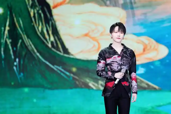 央视五四晚会##刘雨昕国风造型