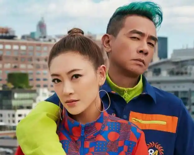 回顾精明的应采儿为何不嫁向佐而选择大16岁家世一般的陈小春