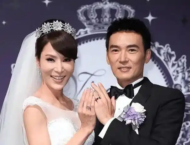 焦恩俊被妻子夺走亿万财产和女儿净身出户后母亲成为他的依靠