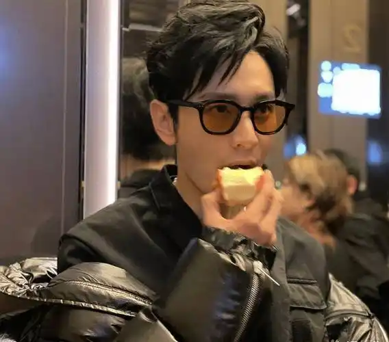 黄晓明身材有多好?但健身照暴露之后,这身材不油腻反而迷人!