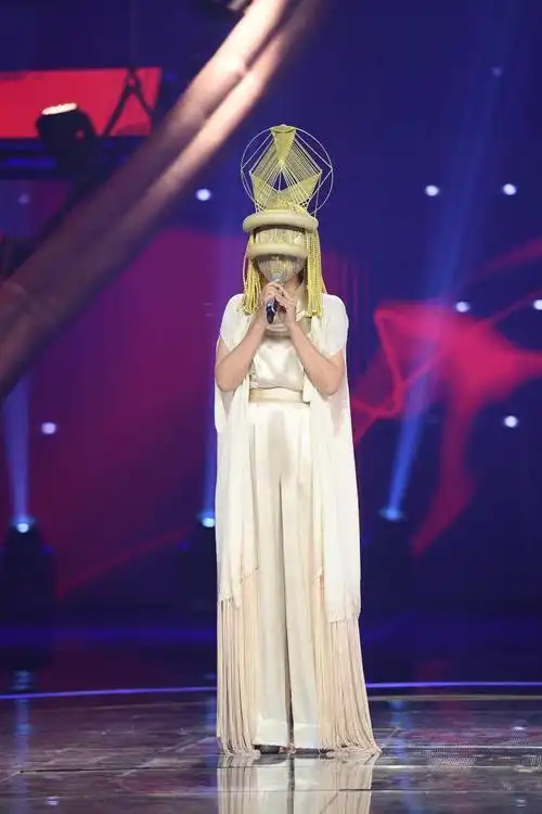 "蒙面唱将"下血本,请"维秘"团队设计造型