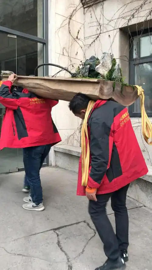 都说男人肩上扛着责任重大