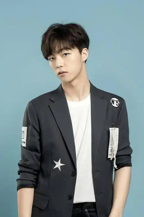 北京卫视跨年晚会节目腾格尔和张韶涵合唱张靓颖和周笔畅同台