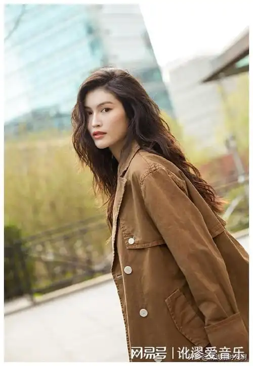 二婚的超模何穗搞定陈伟霆?她和陈的相同点:时尚感强而且身材好