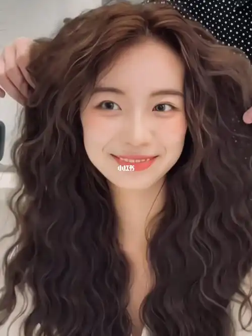 烫完这个头发被路人问疯了法式蛋卷头