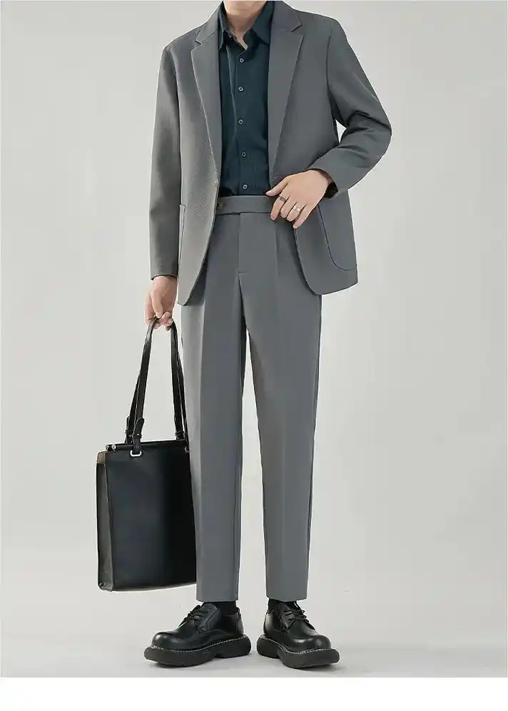 男生春节轻熟风西服套装穿搭高级感