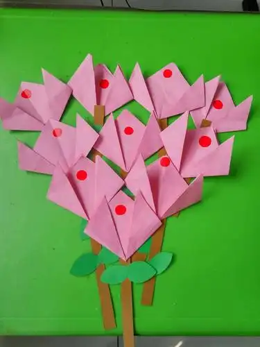 【垛庄中心幼儿园】——小班手工制作:春天的郁金香