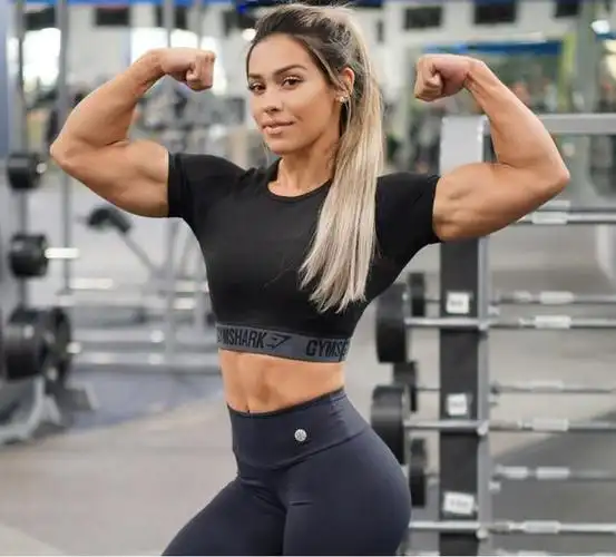 她被称为最强工地女神练出一身肌肉连男生看了都自愧不如