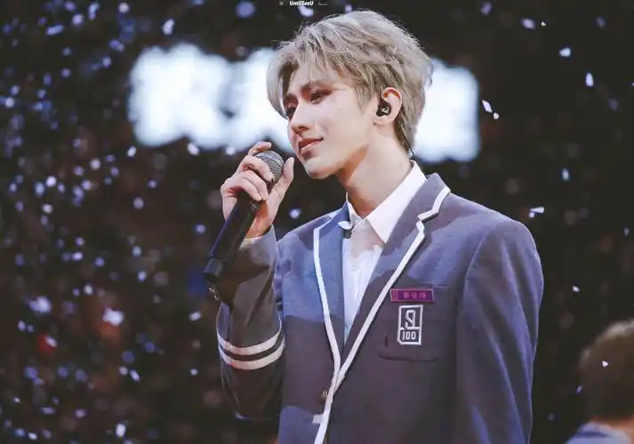 蔡徐坤一直被人吹捧说长得很帅他是真的帅吗