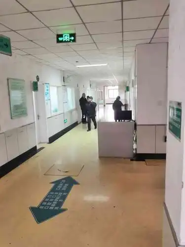 前几天发热第一次去了医院还好有朋友在不然完全摸不清门路 去了先测