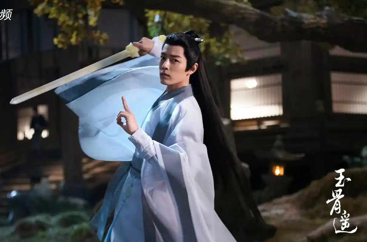 玉骨遥#肖战这句原声台词bgm出圈了?很多路人在问,是谁?声音好好听.