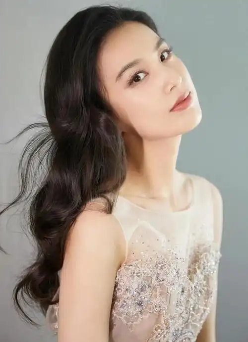 黄圣依温柔可人