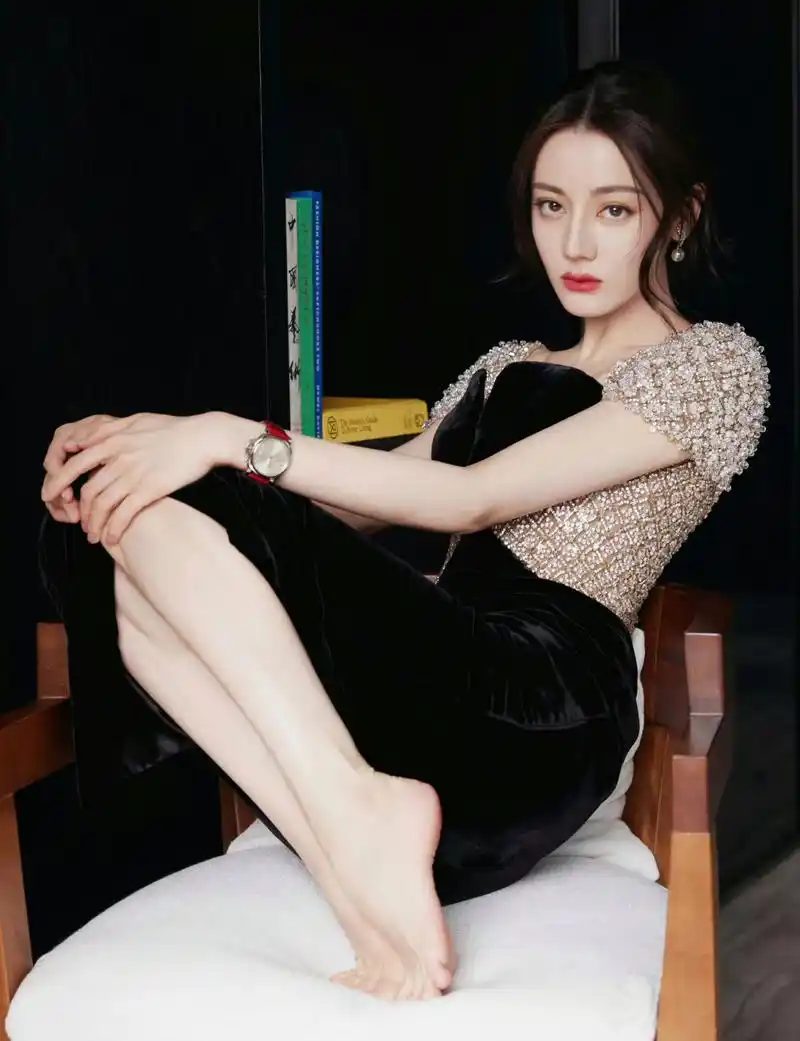 迪丽热巴  美腿玉足合集