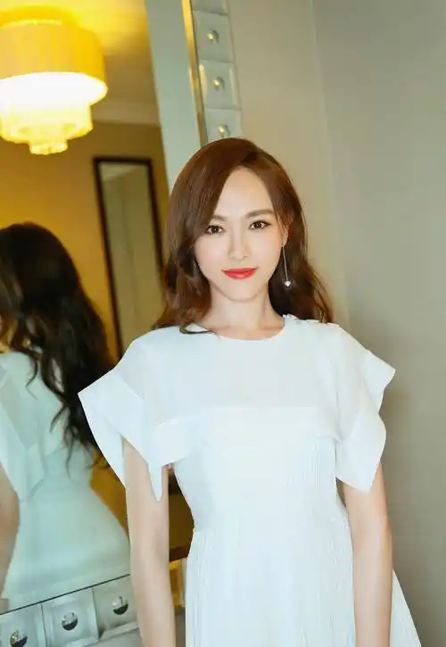 唐嫣的美颜真叫人移不开眼!