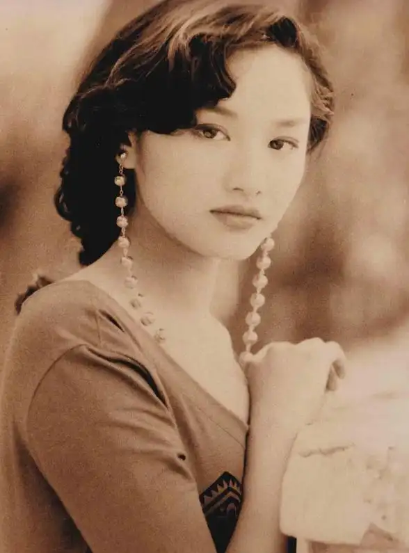 回顾瞿颖:被张亚东消耗11年青春,50岁未婚背后的苦与泪