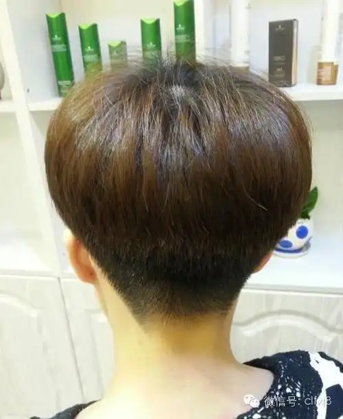 2018超短发流行"剃边头"