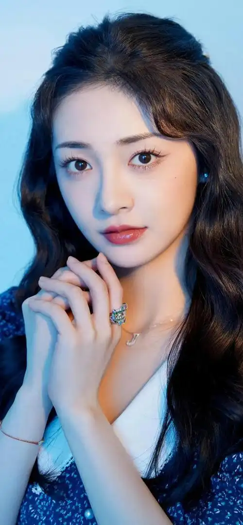 60位90后女星美图|杨紫|徐璐|景甜|欧阳娜娜|迪丽热巴_网易订阅