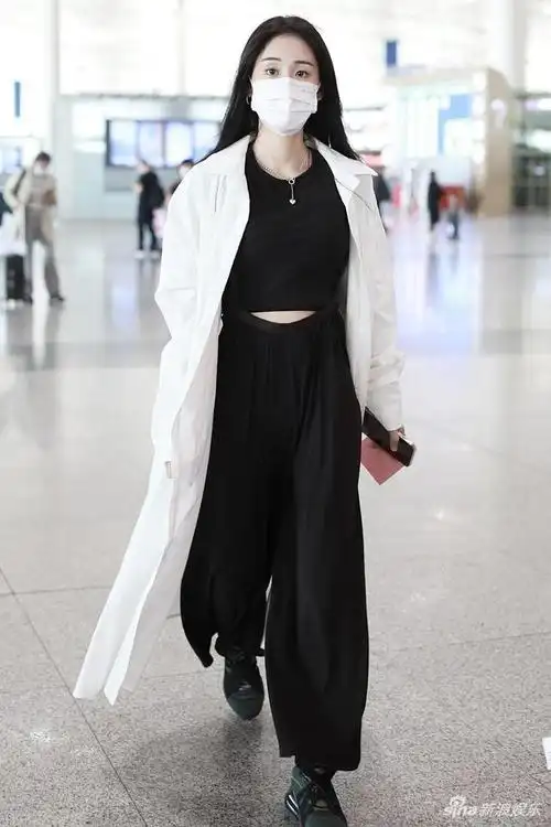 2021年5月10日,北京,明星现身机场. 张碧晨