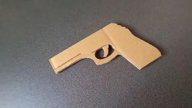 diy超好玩的三连发纸板玩具枪比比看谁才是神枪手