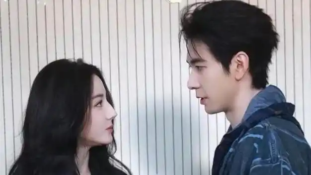 许魏洲站姐把黄景瑜意外嫁接在迪丽热巴的超话里是失误还是炒作