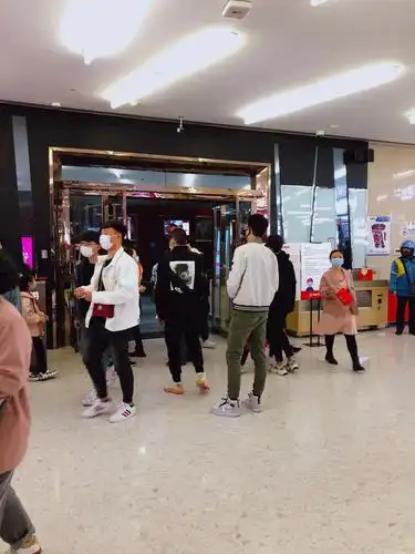 现在逛街安全吗实地探访商圈超市人流量这里人居然这么多