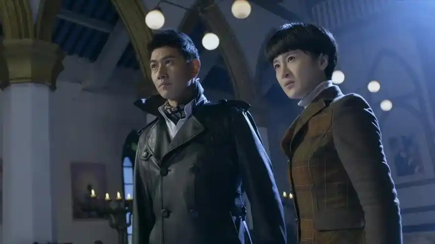 刀光枪影非常心兰二人联手对付秋山一时间还处于下风