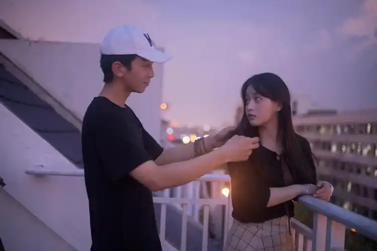 太甜了吧!情侣旅行照绝不出错的pose - 美篇