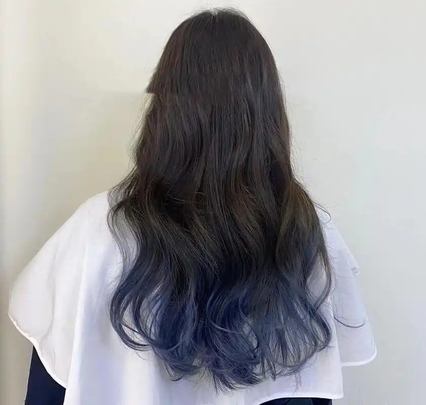 广州染发    7115来试试这款渐变发尾染把你的头发质感拉满,时
