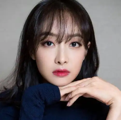 鸭蛋脸适合什么发型,脸小什么发型好看(这几位小姐姐发型就是答案)