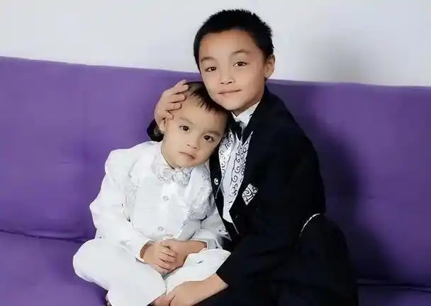 回顾08年3岁男孩家门口被拐3年后他在人群中一眼认出生父