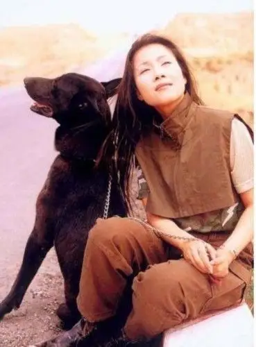 50岁田震近照曝光 满头白发容颜憔悴(图)