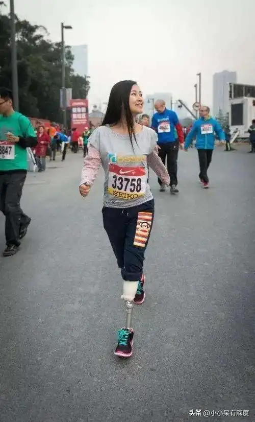 汶川地震幸存独腿女孩收获爱情