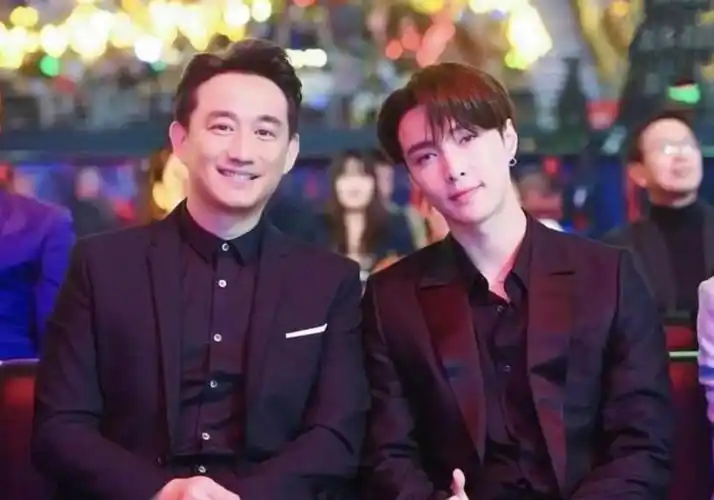 张艺兴连续六年给黄磊庆生言辞暖心希望能一直陪你做饭吃饭