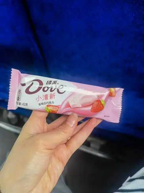 德芙小清新草莓白巧克力