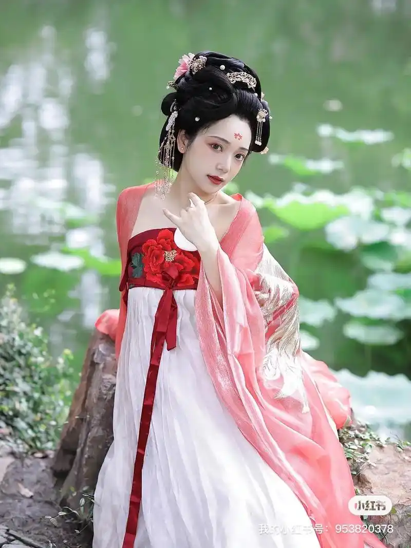 古风摄影 #汉服小姐姐 #原来穿上古装也可以这么美 #古装 - 抖音