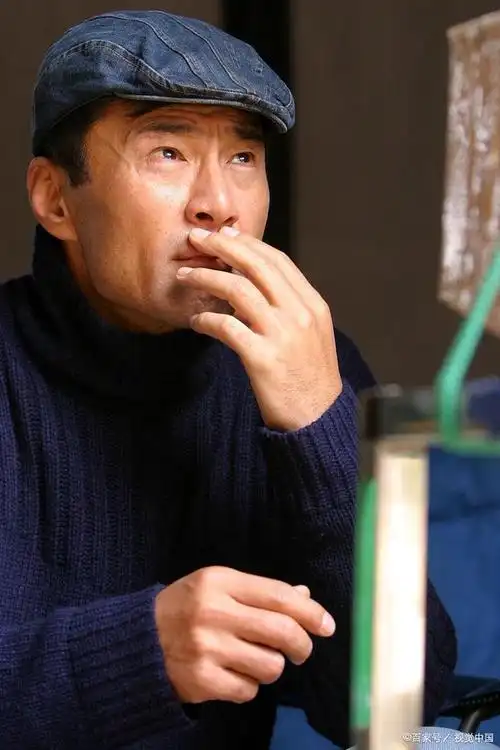 于荣光是一位资深的演员,从京剧到电影,从武侠到古装,他塑造了很多