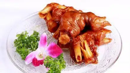 秋意浓浓,吃点卤羊蹄,补补身子